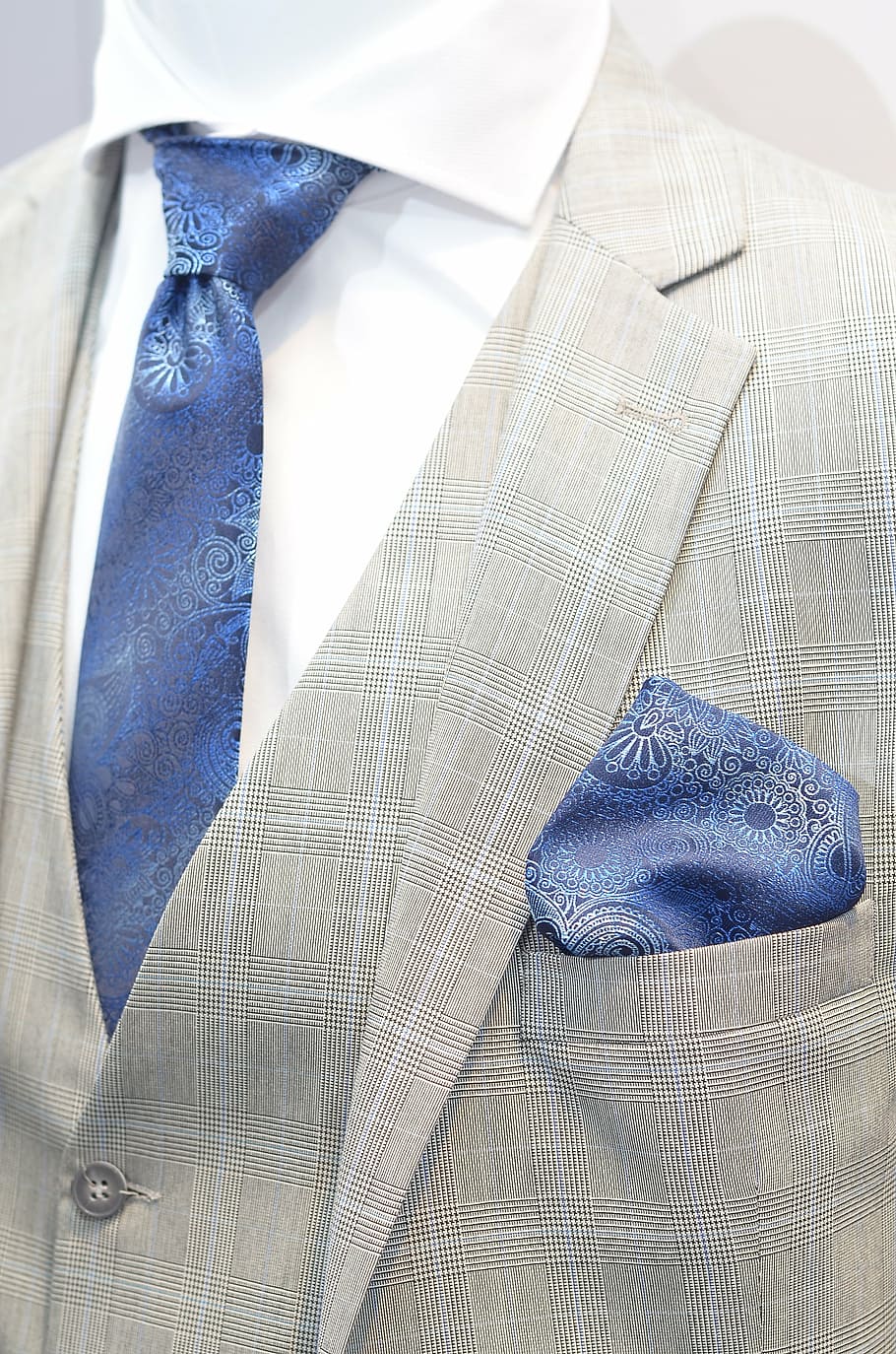 gray, notched, lapel suit jacket, suit, tie, men, blue, studio shot, close-up, indoors