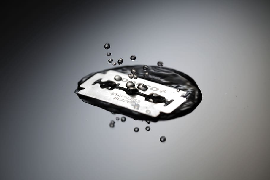 razor blade, water, high speed, output, exercise, drop, studio shot, indoors, motion, close-up