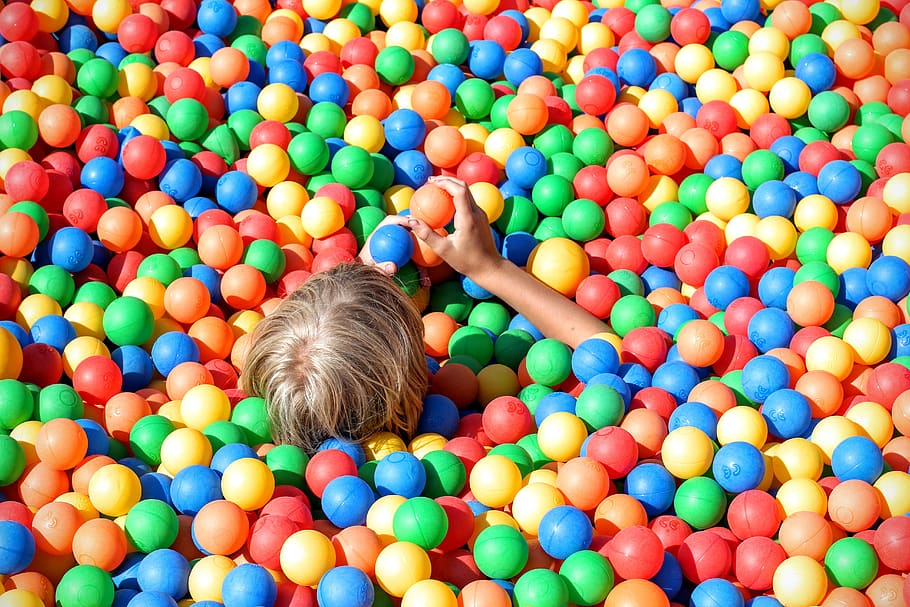 lubang bola, kesenangan, warna-warni, mainan, warna, tenggelam, bermain, anak, satu orang, masa kecil