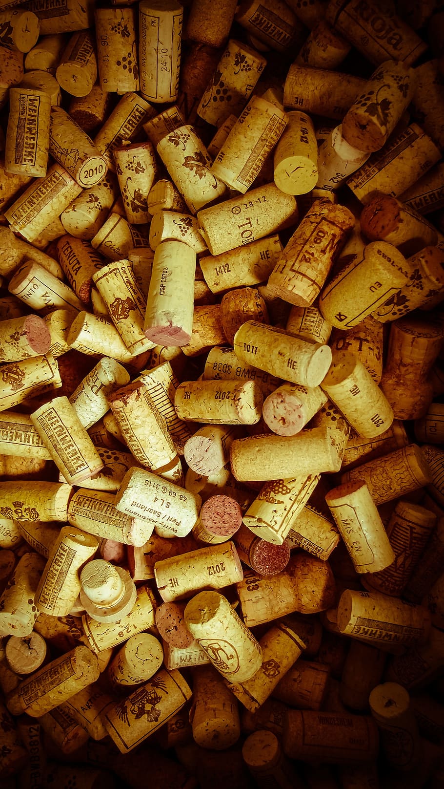 pile of corks, cork, wine corks, collection, bottle corks, bottle closure, close, wine, closures, large group of objects