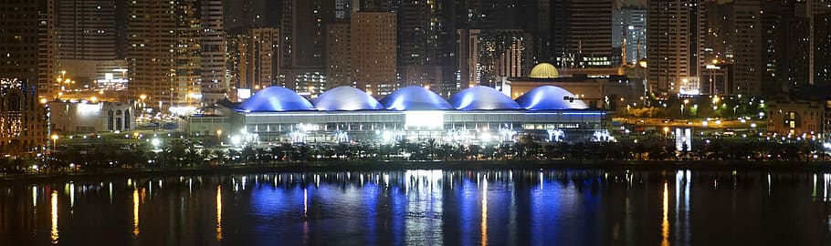 panorámica, vista, noche, emiratos árabes unidos, Vista panorámica, Expo Center Sharjah, por la noche, Emiratos Árabes Unidos, cúpulas, centro de exposiciones