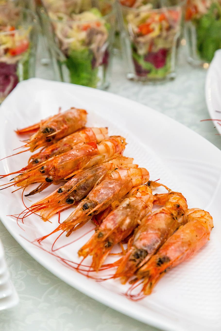 cooked, shrimp, white, ceramic, platter, food, appetizer, banquet, restaurant, snacks