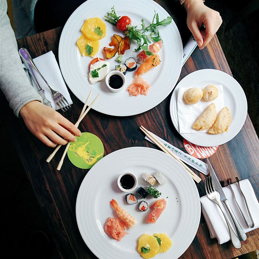 aperitivos, restaurante, perfecto, palillos, colorido, comer fuera, manos, japonés, sushi, vista superior