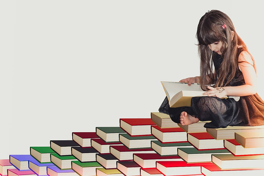 девушка, читающая книгу, многоцветная книжная серия, белый, веселье, ребенок, литература, элементарно, школьница, студент