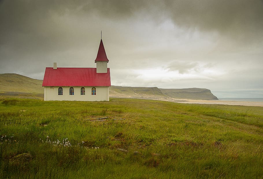 capela, meio, campo de grama, nuvens nimbus, grama, campo, nuvens, islândia, igreja, penhasco