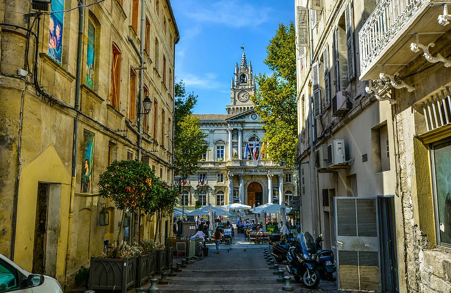 avignon, back, alley, street, opera house, restaurant, windows, colorful, france, provence