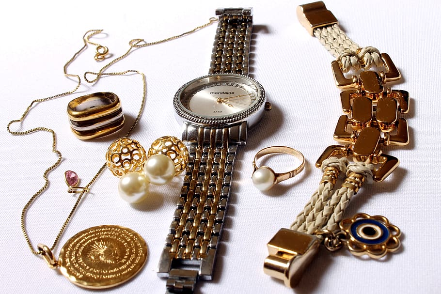 koleksi perhiasan aneka warna, perhiasan, pakaian wanita, keras, jam tangan, tali, cincin, anting-anting, gelang, dekorasi