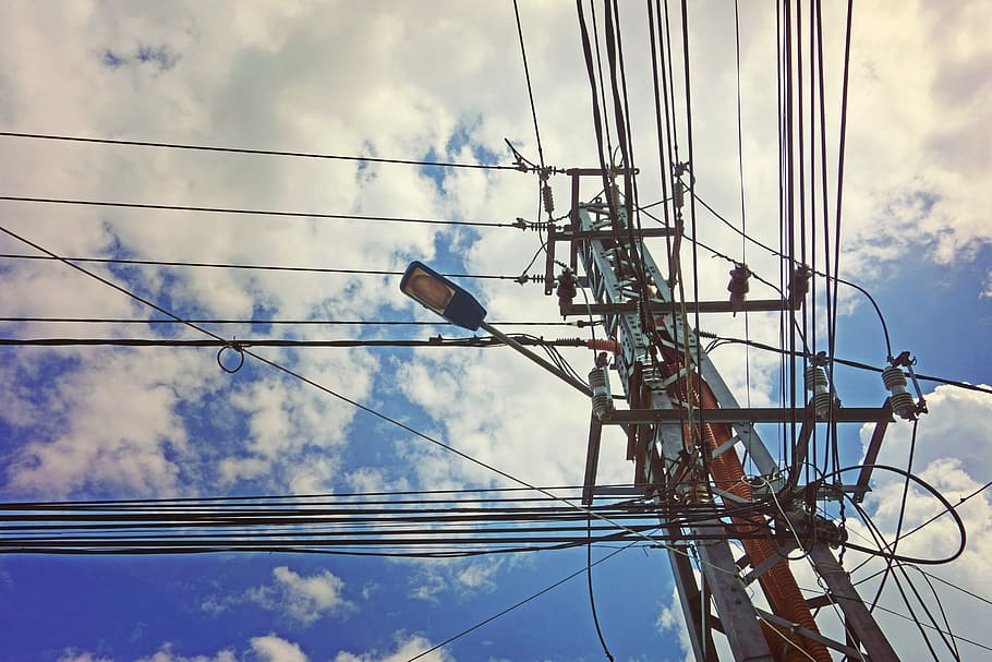 baixo, vista de ângulo, poste de cabo, azul, branco, céu, poder, utilitário, pólo, eletricidade