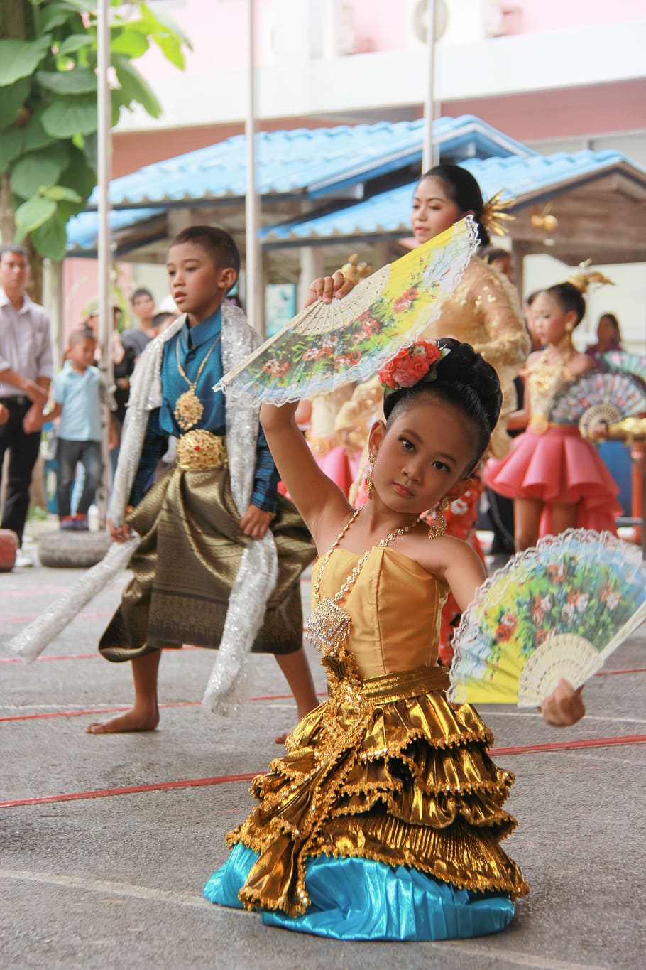 Tailandia, Danza, Alumnos, la niña, linda, gente incidental, infancia, longitud total, niñas, sonriendo