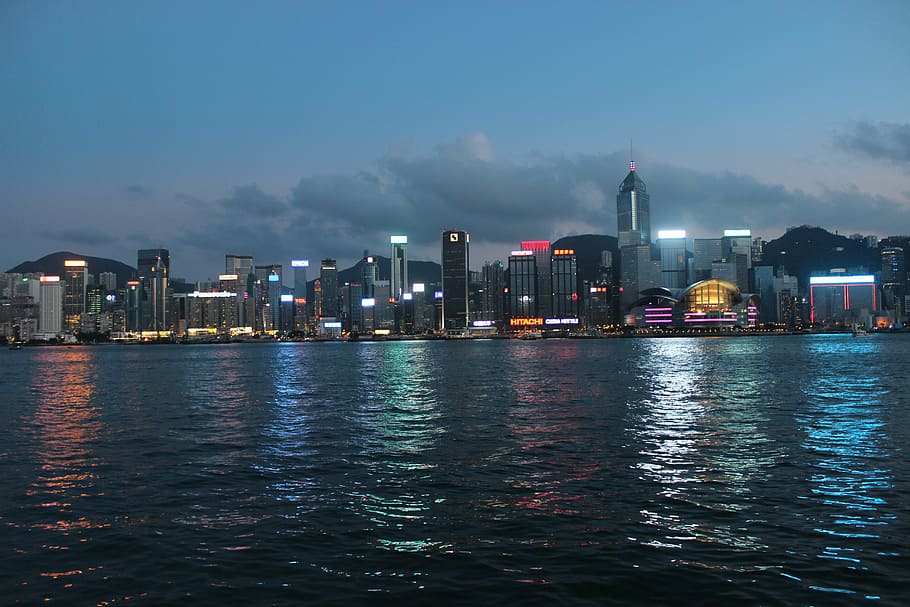 edificios de la ciudad, al lado, mar, noche, playa victoria, vista nocturna, horizonte urbano, paisaje urbano, china - asia oriental, hong kong