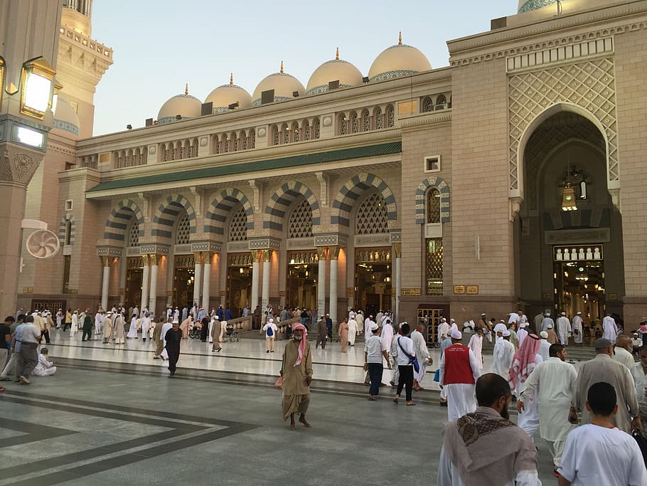 grupo, pessoas, em pé, concreto, estrutura, madina, arábia saudita, mohammed, arquitetura, grande grupo de pessoas