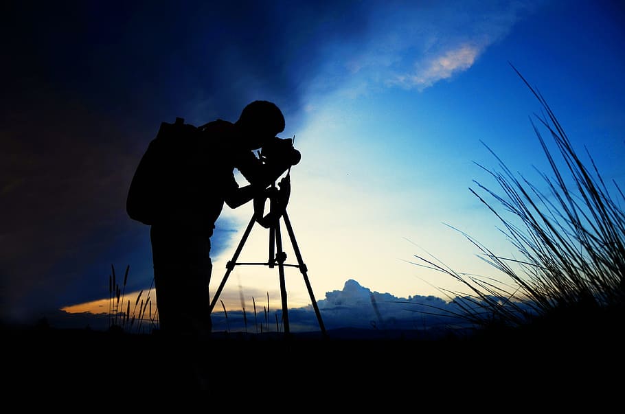 fotógrafo, fotógrafo de paisagem, fotografia, horizonte, tripé, silhueta, um homem só, temas de fotografia, ocupação profissional, equipamento fotográfico - câmera