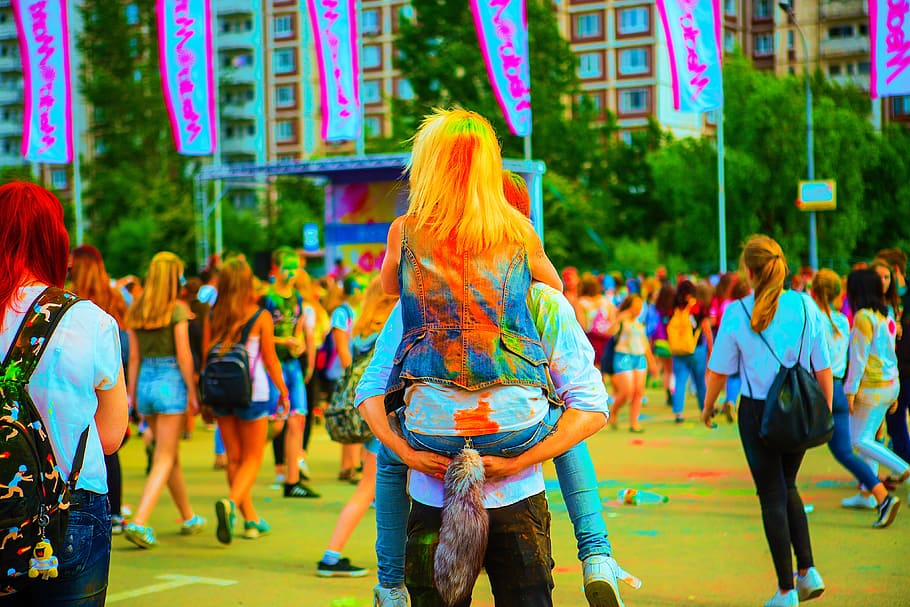 Festival Of Colors, Holi, Moscú, el festival de los colores, 2017, flashmob, pikachu, coca-cola, personas, pintura