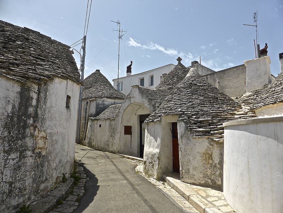 alberobello, houses, white, vintage, round, perspective, narrow, alley, flowers, mediterranean