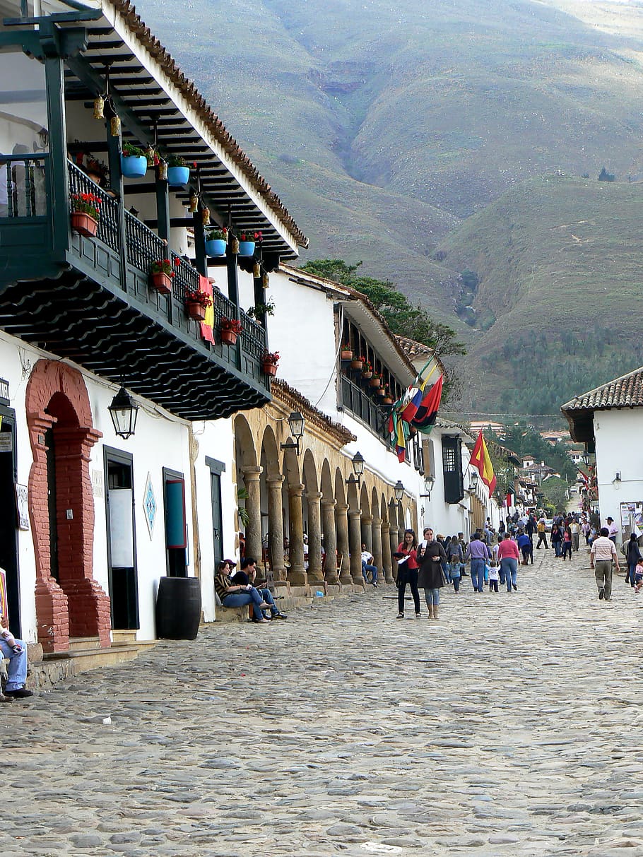 villa de leyva, plaza, colonial, boyacá, colombia, architecture, building exterior, built structure, group of people, mountain