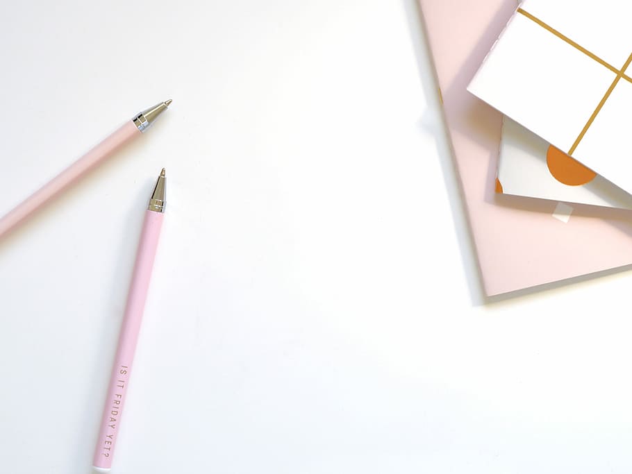 foto close-up, dua, merah muda, pensil, kertas, putih, permukaan, spasi putih, desktop, bisnis