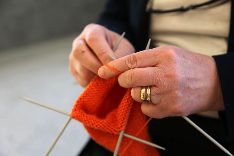 knitting, senior citizen, weave, hands, art and craft, hand, human hand, one person, craft, holding