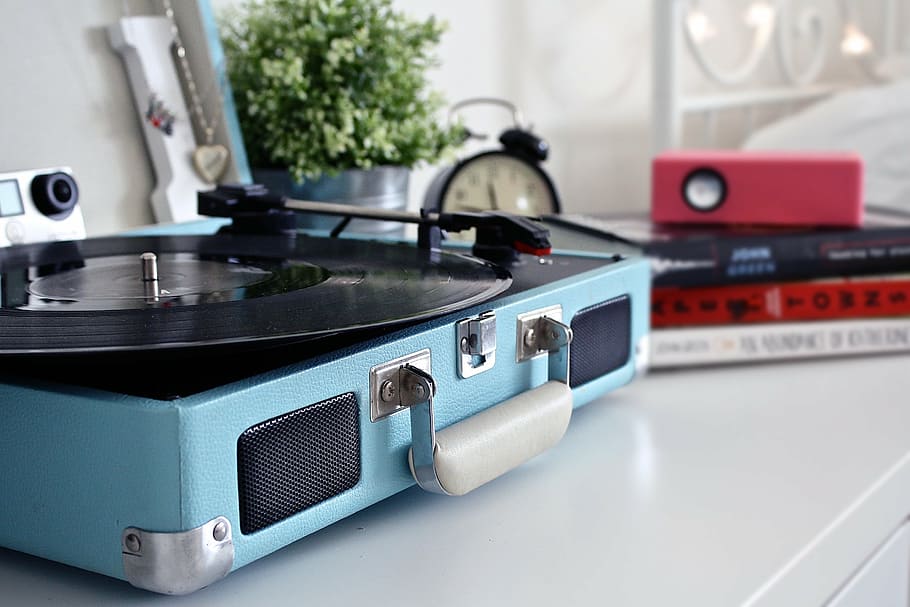 blue, black, turntable, media player, red, speaker place, white, table, record, vintage