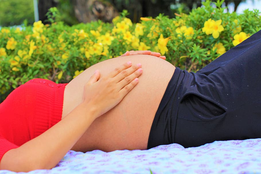 pregnant, lying, woman, lying down, relaxation, human body part, one person, adult, day, women