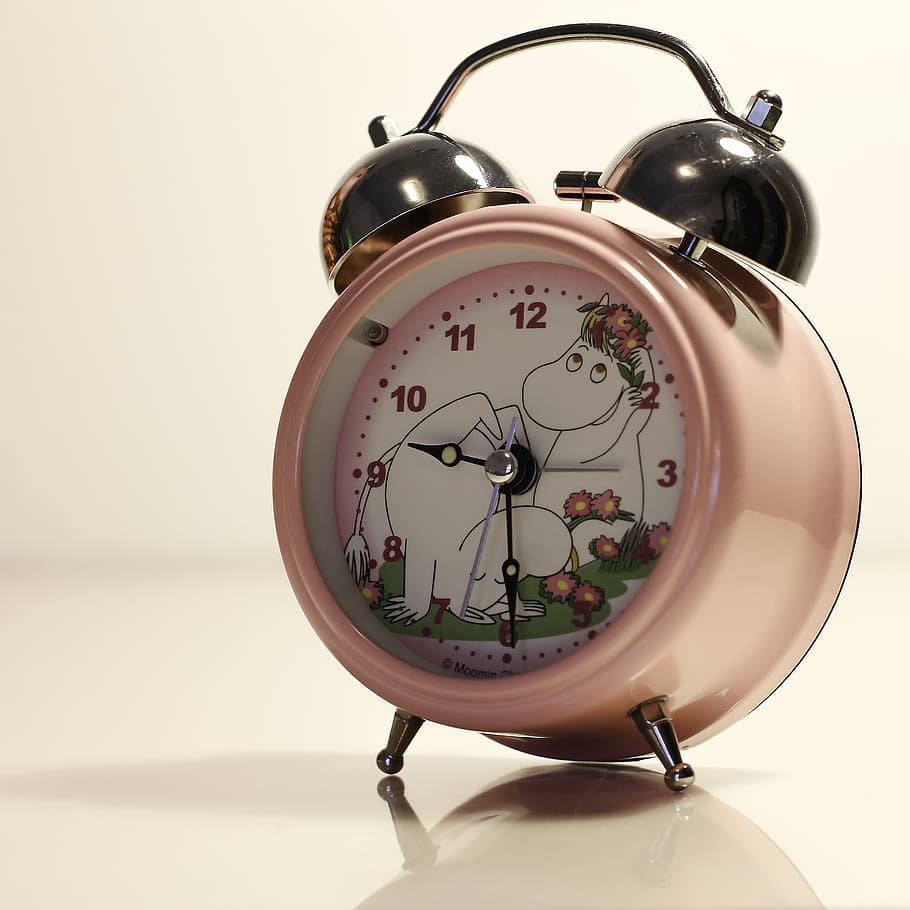 clock, alarm clock, pink, moomin, moomin clock, snorkmaiden, reflection, light, shiny, product image
