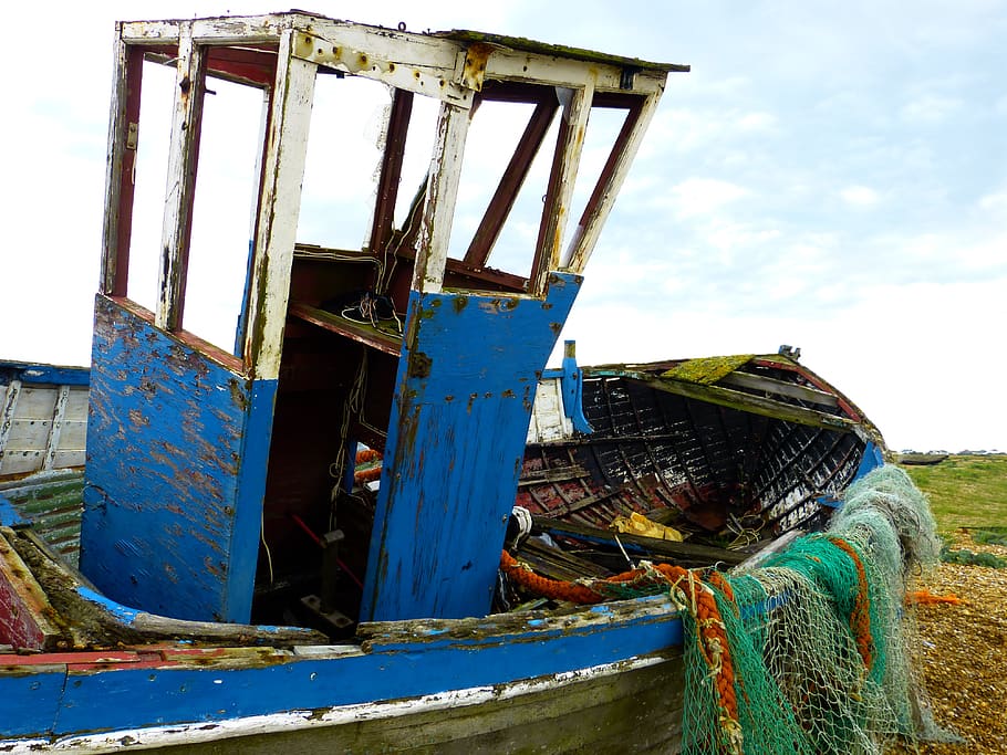 Dungeness, Romney Marsh, Inglaterra, Kent, South Beach Gland, naufragio, barco, viejo, abandonado, red de pesca