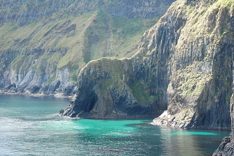 montaña, agua, durante el día, costa de Antrim, Irlanda del Norte, costa, Irlanda, océano, naturaleza, paisaje