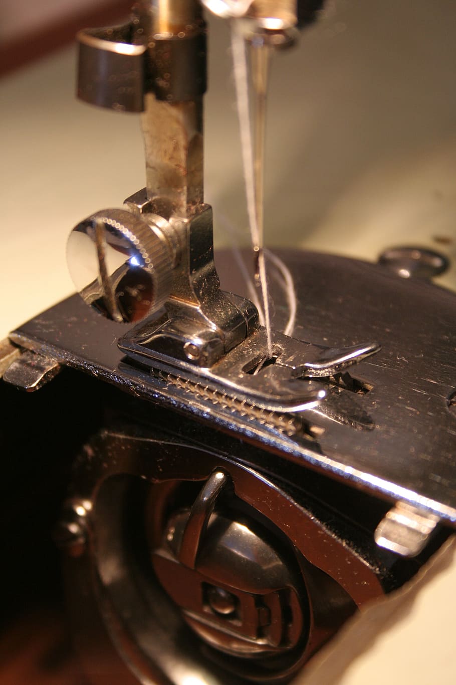 preto, pedal, máquina de costura, costura, ponto fixo, caixa da bobina, bobina, agulha, calcador, pé