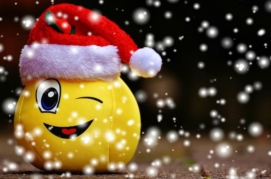 黄色, 絵文字, ぬいぐるみ, おもちゃ, 身に着けている, 赤, サンタクロースの帽子, クリスマス, スマイリー, 雪