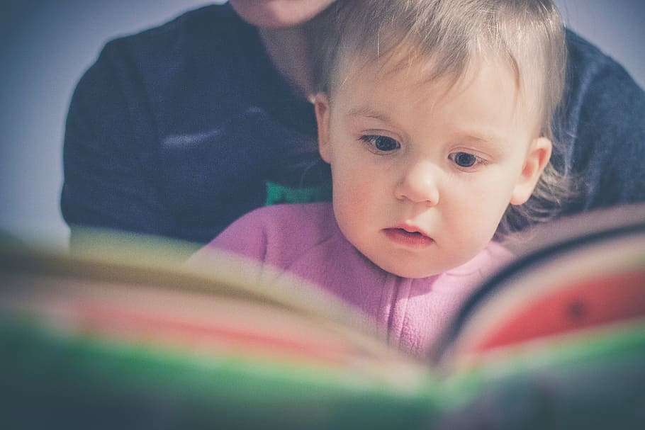 bebé, púrpura, camisa, libro de lectura, niño, lectura, libro, madre, hijo, infancia
