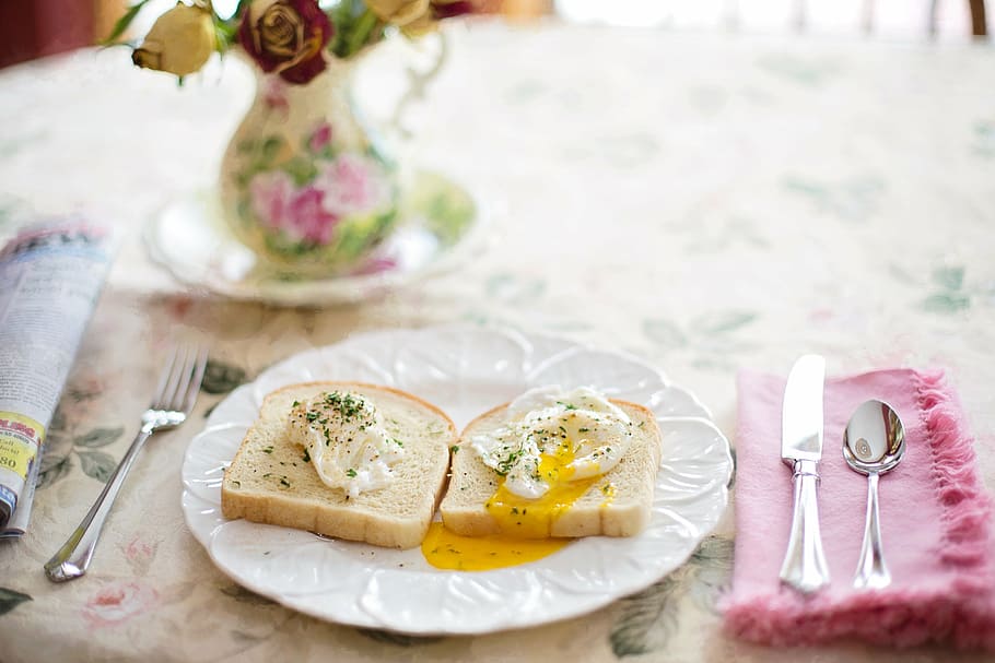 sandwich telur, piring, telur rebus di roti bakar, sarapan, sehat, sarapan siang, pagi, makanan, bunga, di dalam ruangan