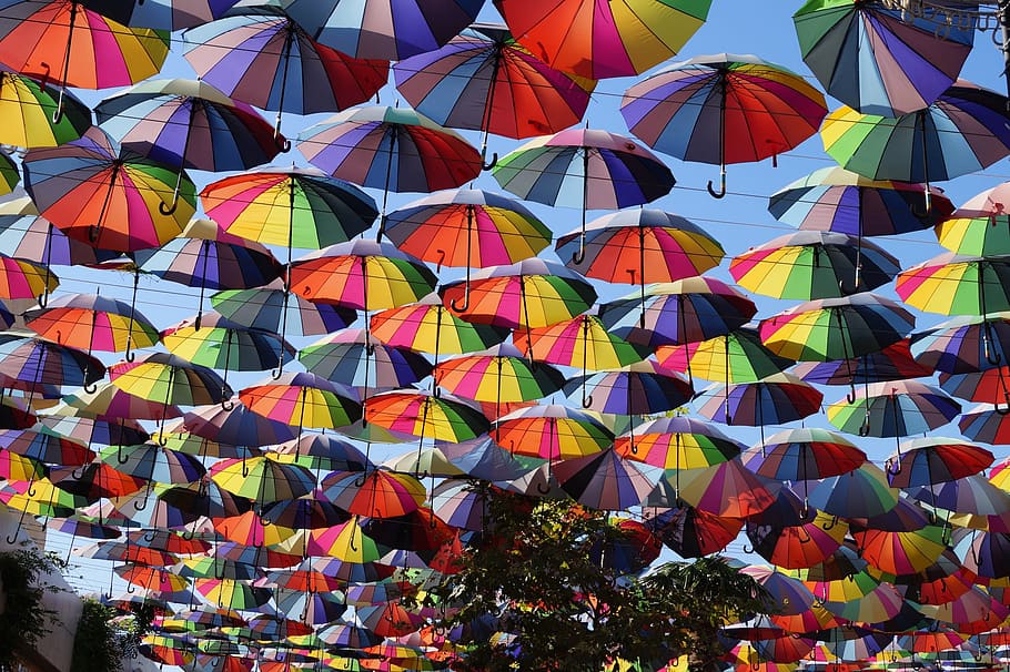 paraguas, callejón, cierre un paraguas, gran grupo de objetos, colgantes, abundancia, vista de ángulo bajo, decoración | Pxfuel