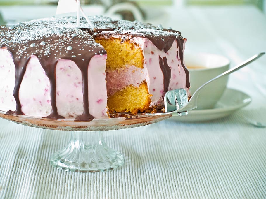 sliced, cake, serve, stand, pastry chef, sweet, raspberry, mascarpone, cream, sweet pastry