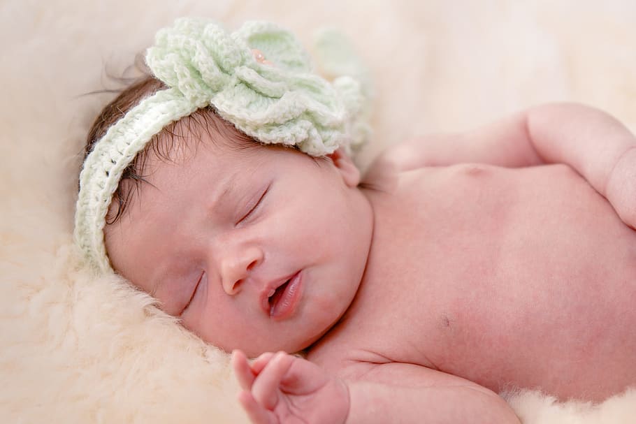 primer plano, foto, bebé, durmiendo, blanco, cojín de piel, recién nacido, niña, dormir, joven