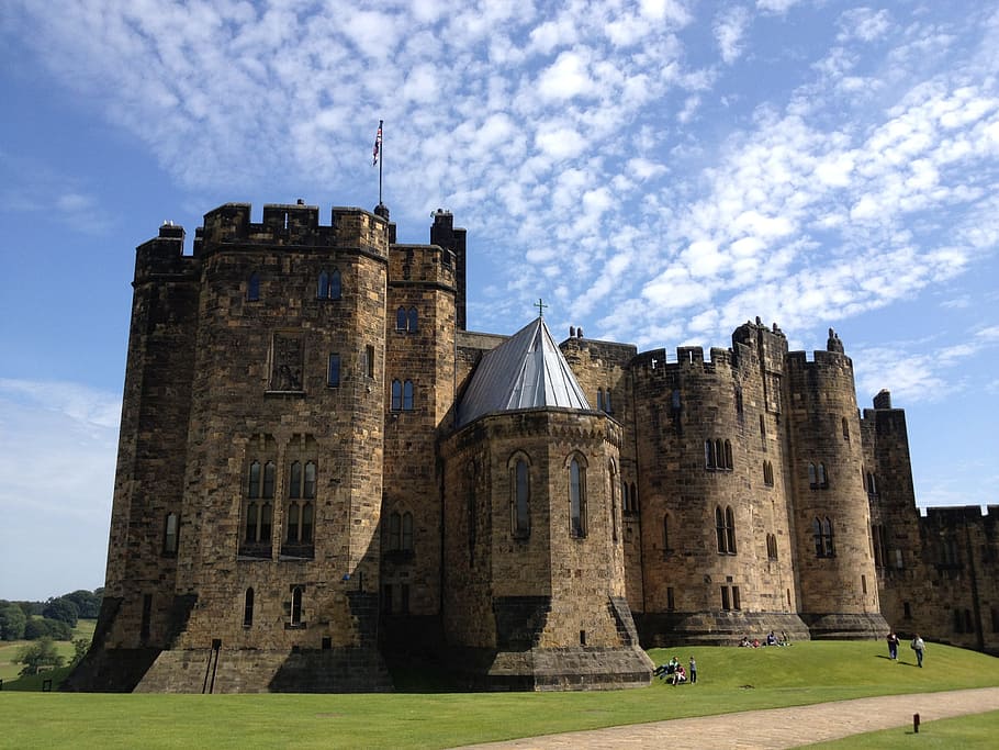 castillo, gran bretaña, harry potter, inglaterra, paisaje, cielo azul, paisaje inglés, paredes, muralla del castillo, arquitectura