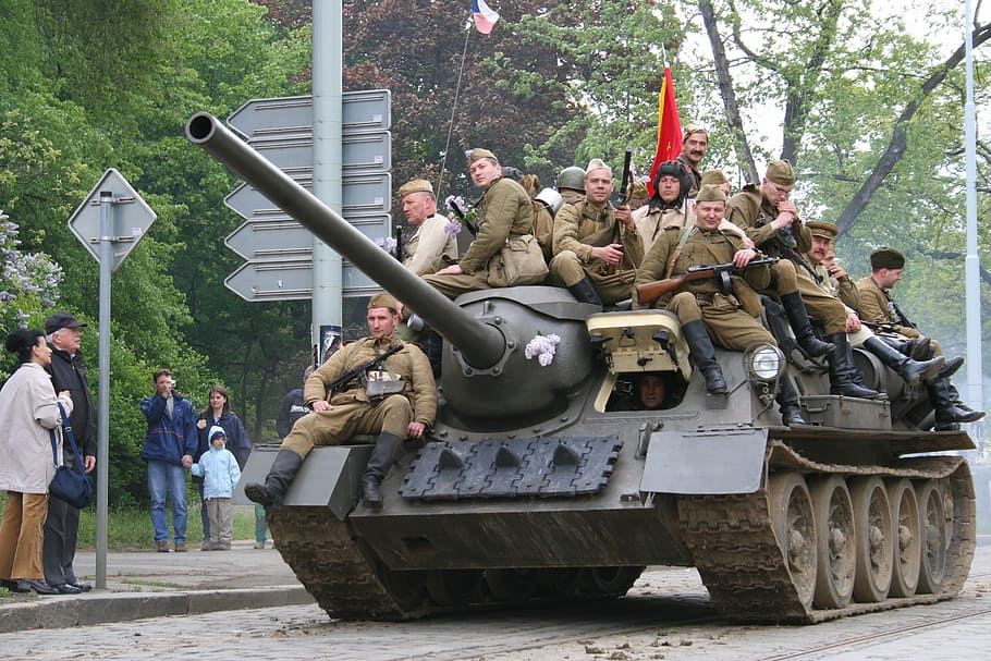 tank, the liberation of prague, the show, soldiers, tanks, military parade, history, group of people, real people, men