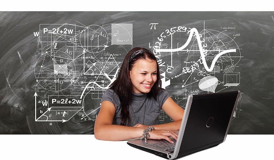 wanita, menggunakan, komputer laptop, belajar, sekolah, siswa, matematika, fisika, pendidikan, papan