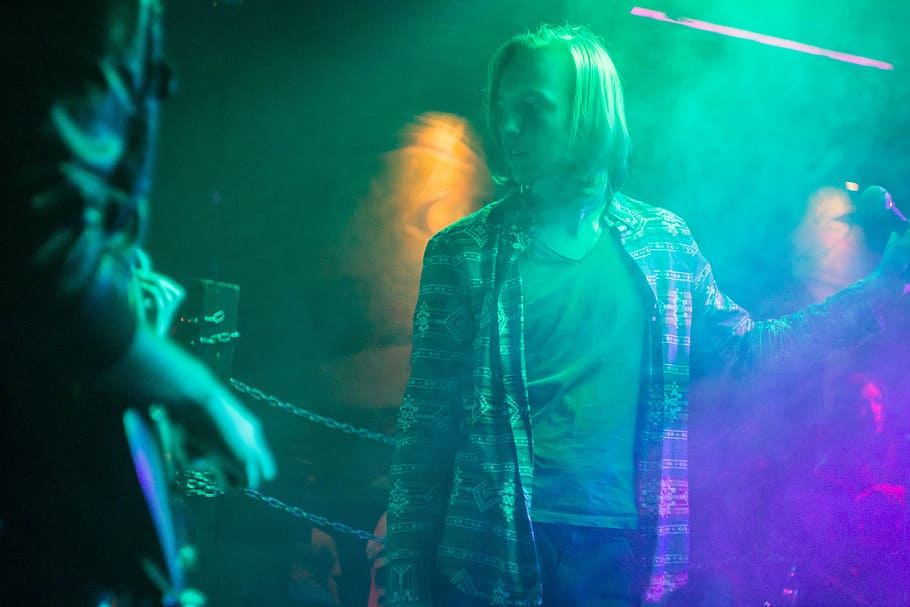 man, wearing, gray, dress shirt, holding, microphone, concert, rock, grunge, cobain