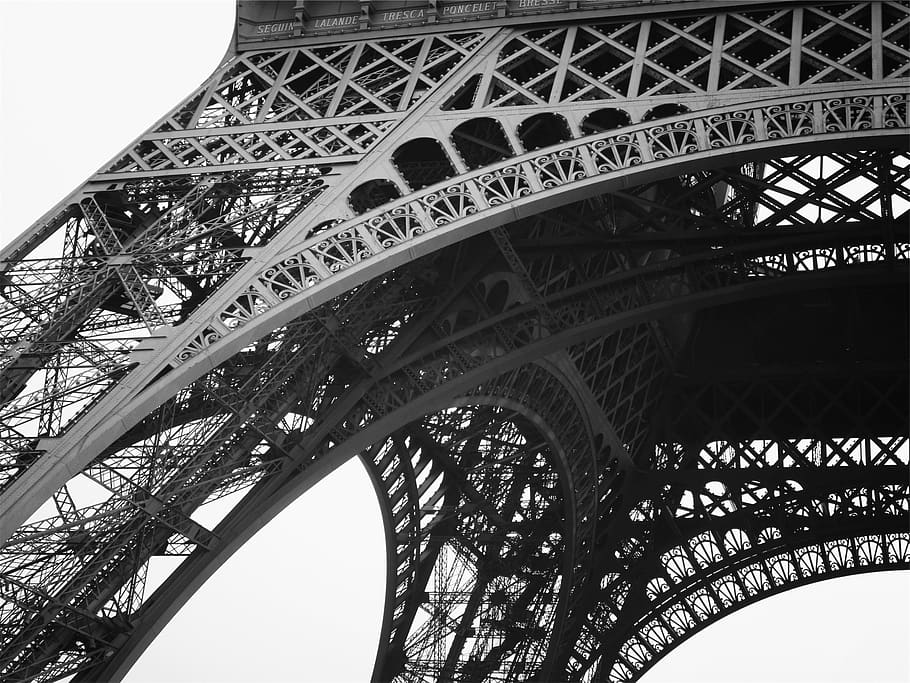 Torre Eiffel, arquitetura, preto e branco, estrutura construída, destinos de viagem, arco, turismo, metal, torre, viagem