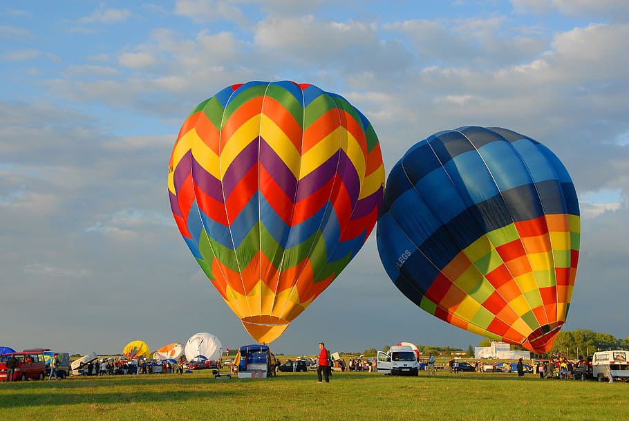 dois, cores sortidas, quente, balões de ar, campo, balão de ar quente, bola, voo, ar, cor