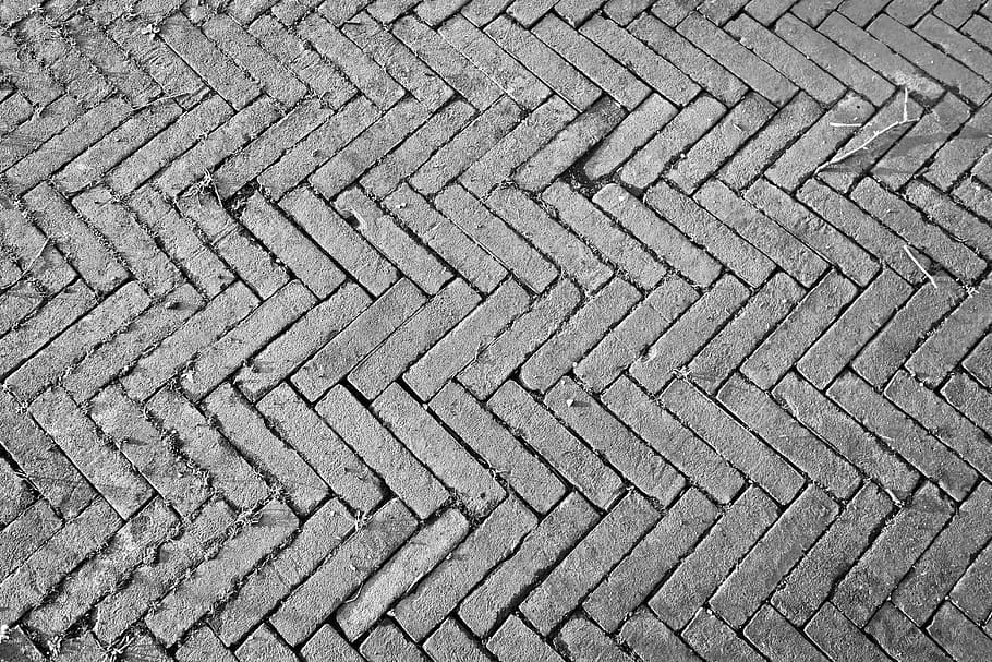 foto en escala de grises, suelo, pavimentación, pavimentación de ladrillo, pavimentación de calles, albañilería, patrón, espina de pescado, patrón de espiga, ladrillo