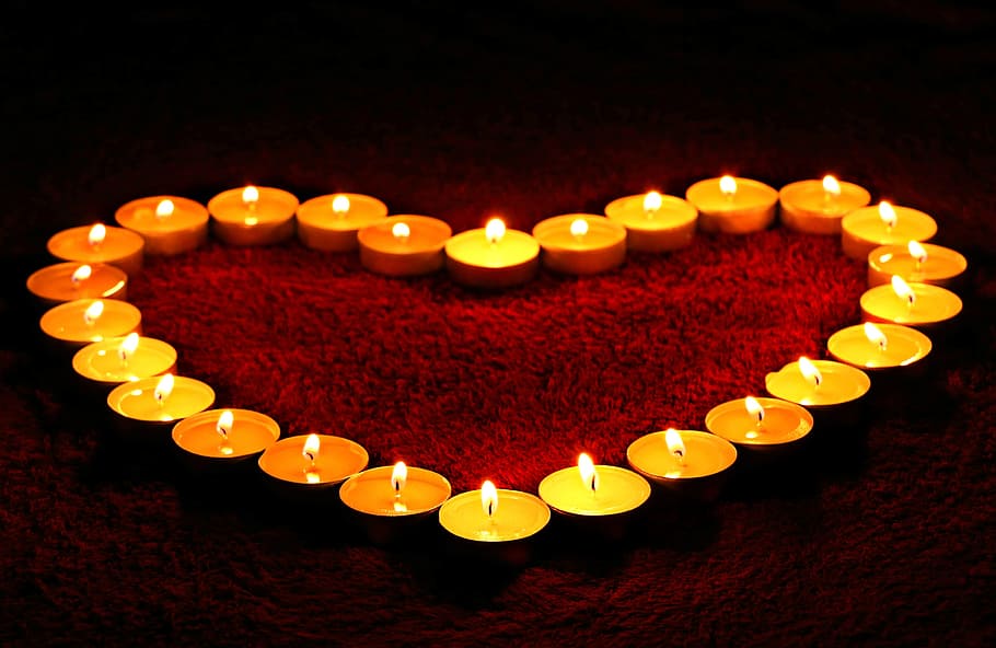 jantung, terbentuk, menyala, lilin tealight, lilin, api, cinta, valentine, romansa, merah