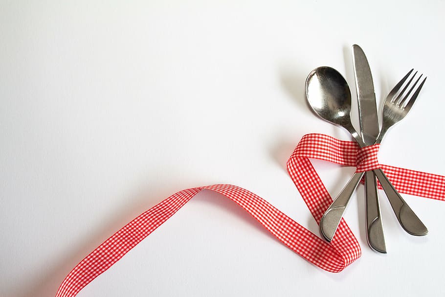 inoxidable, tenedor de acero, cuchara, cuchillo, rojo, blanco, cinta de cuadros, cubiertos, decoración, fondo