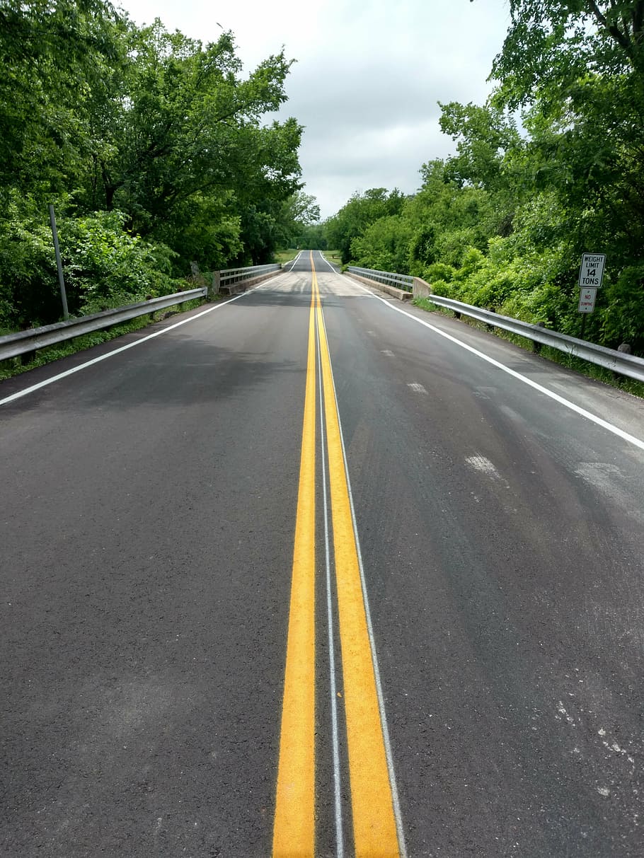 camino, camino largo, vacío, asfalto, marcado, doble línea amarilla, país, símbolo, señalización vial, carretera