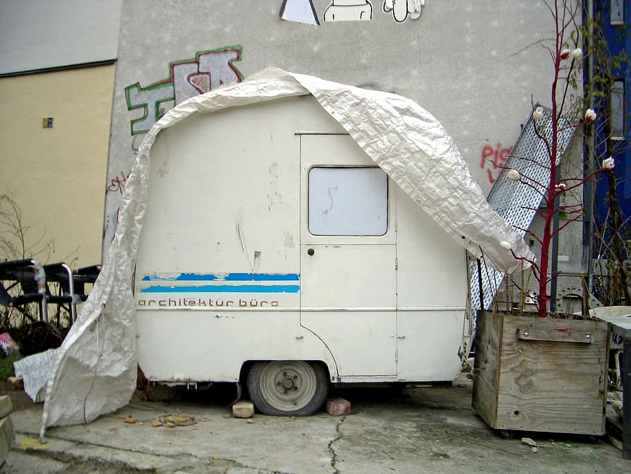Caravan, Berlin, Prenzlauerberg, architecture, break up, still life, decay, home, building, run down
