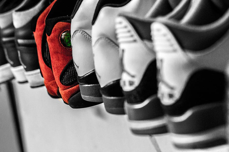 shoes, footwear, display, collection, blur, close-up, focus on foreground, still life, selective focus, in a row
