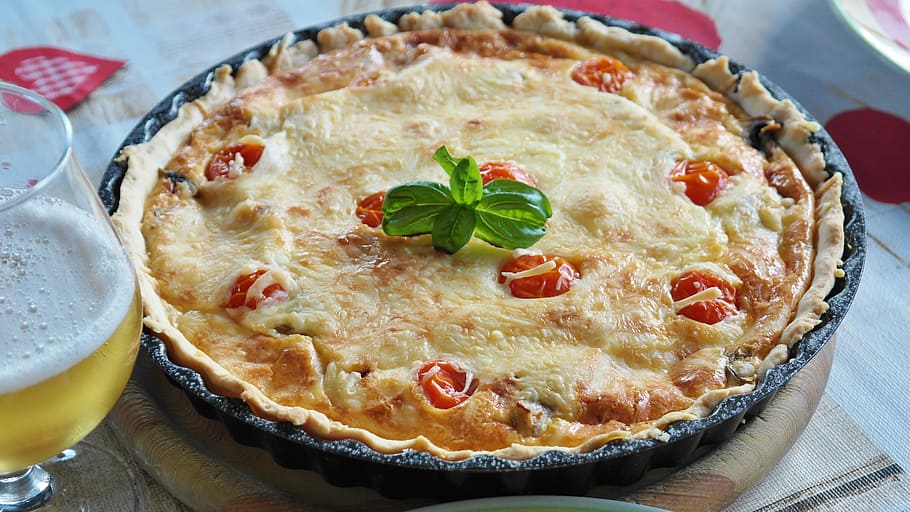 baked, pastry, fruit toppings, quiche, bacon, onion, egg, tomatoes, dough, cheese