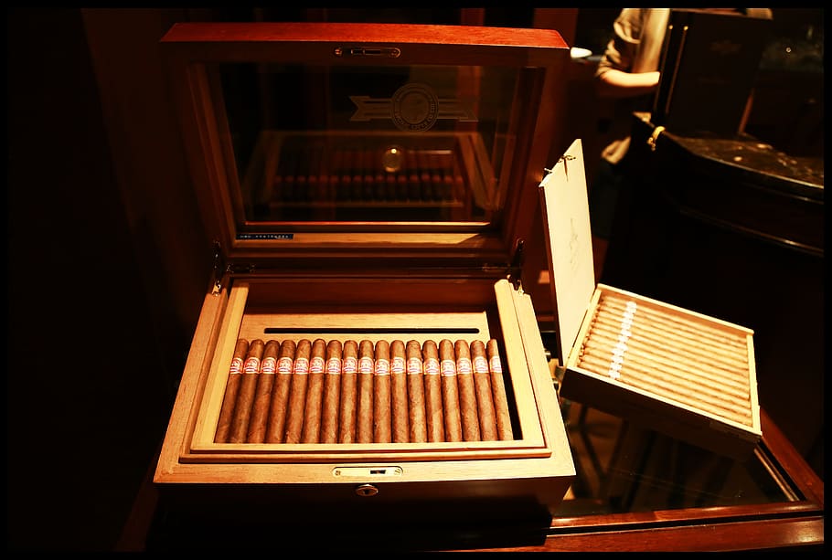 smoking, cigars, tobacco, montecristo, ba na, cuba, music, musical instrument, musical equipment, indoors