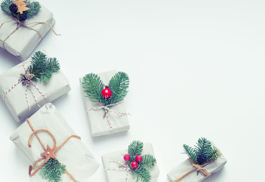 enam, putih, kotak hadiah, natal, hadiah, kado, musim dingin, hari libur nasional, kartu natal, desember