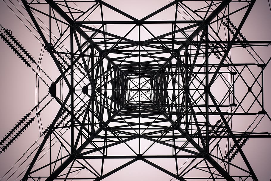 transición energética, exterior, electricidad, cielo, vista de ángulo bajo, estructura construida, combustible y generación de energía, torre de electricidad, metal, arquitectura