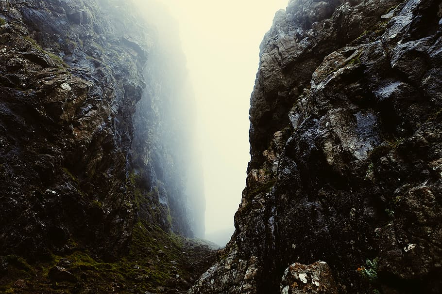rocky, cliff, surrounded, fogs, landscape, photography, brown, boulders, fog, daytime